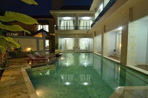 Outdoor pool - Griya Sunset Kuta (Kuta)