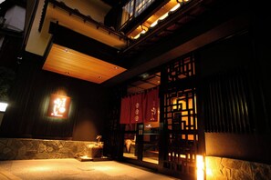 Exterior detail - Shirosaki Onsen Umashi Kakureya Yuyado Yamayoshi (Toyooka)