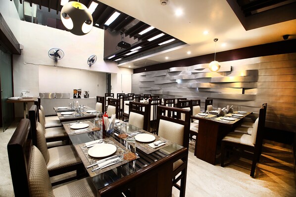 Breakfast (INR 200 per person)