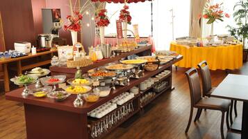 Desayuno buffet diario (JPY 1080 por persona)