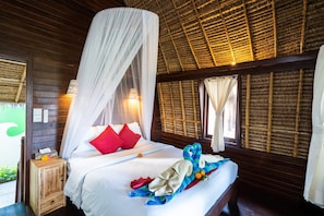 Bungalow Hut | Premium bedding, desk, soundproofing, free WiFi