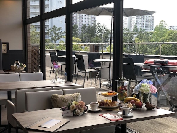 Outdoor dining - Crystal Hotel Minami Senri (Suita)