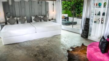 Duplex família, 2 quartos, vista para o jardim, no pátio | Frigobar, cofres nos quartos, escrivaninha