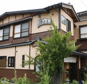 Exterior - Shikikaoru Yado Sadae (Kami)