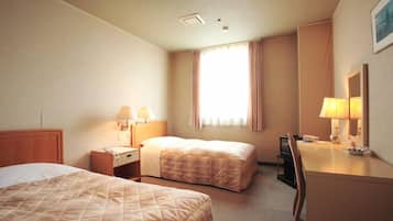 Twin Room | Desk, laptop workspace, iron/ironing board, free WiFi