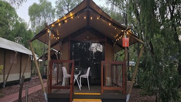 Tenda Deluks (Safari - Sleeps 4) | Teras/patio