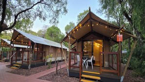 디럭스 텐트 (Safari - Sleeps 4) | 테라스/파티오