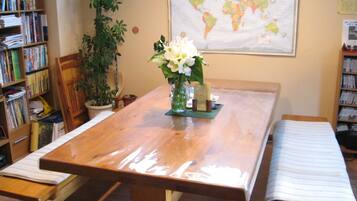 Breakfast (JPY 600.00 per person)