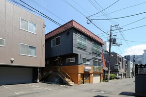 Exterior - Sapporo Inn NADA - Hostel (Sapporo)