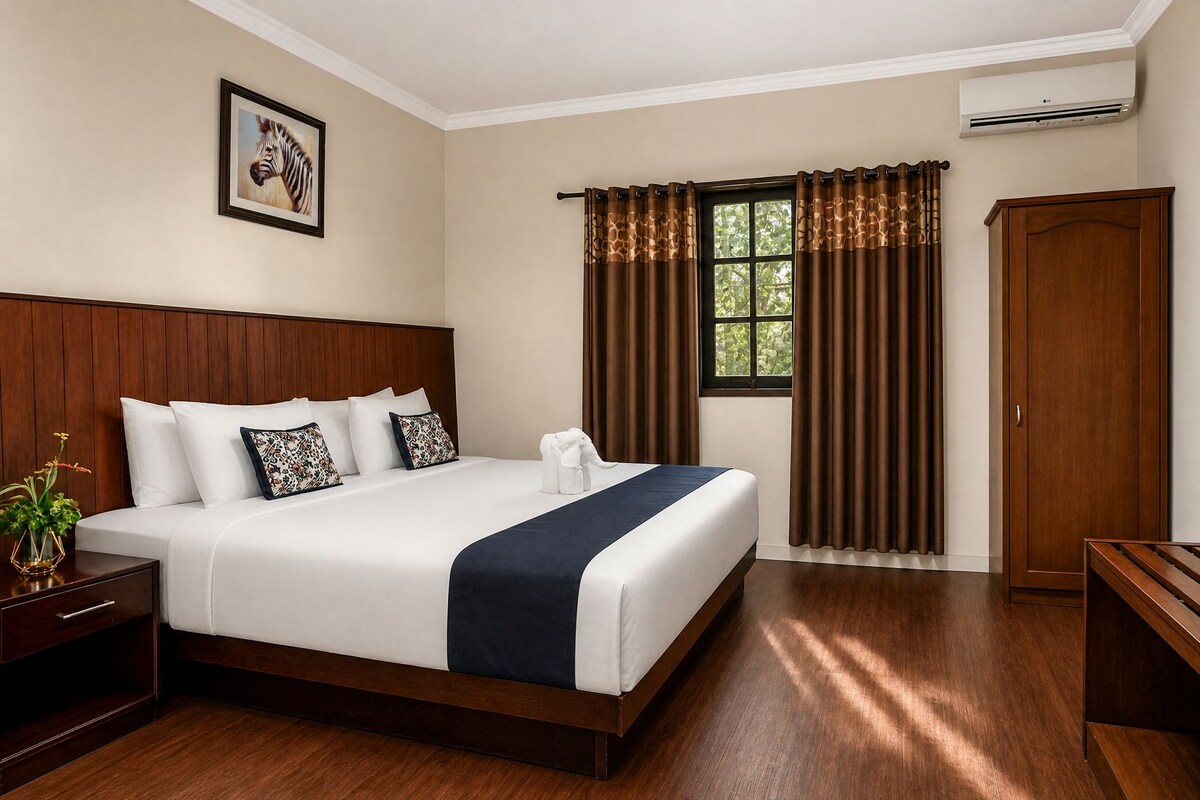 Zebra Deluxe 3 Bedrooms | Premium bedding, in-room safe, desk, free WiFi