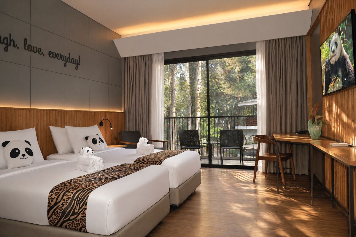 Panda Executive Twin | Premium bedding, in-room safe, desk, free WiFi