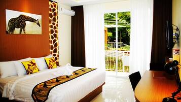 Premium bedding, in-room safe, desk, free WiFi