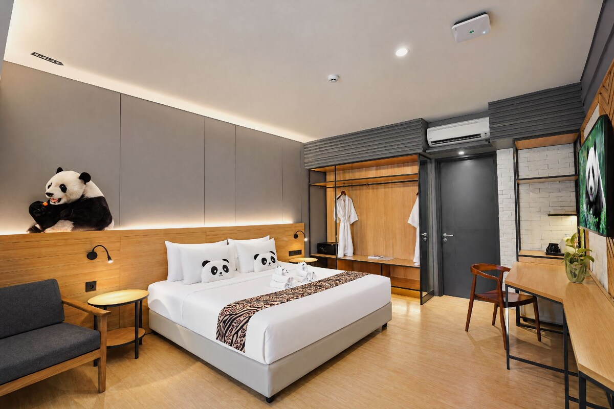Panda Deluxe King | Premium bedding, in-room safe, desk, free WiFi