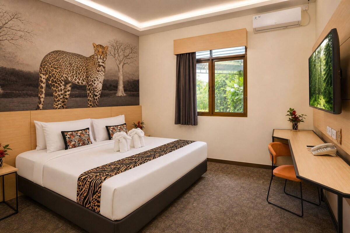 Leopard Deluxe King | Premium bedding, in-room safe, desk, free WiFi