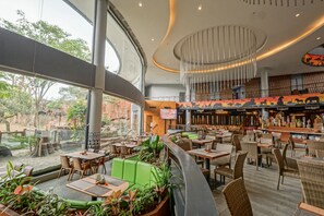 Petit déjeuner buffet servi tous les jours en supplément