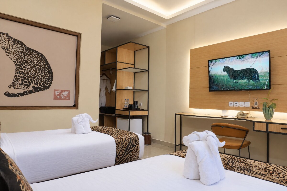 Leopard Deluxe Twin | Premium bedding, in-room safe, desk, free WiFi