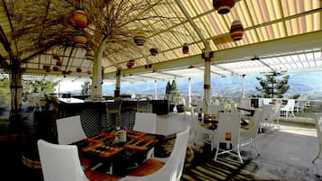 2 Restaurants, Frühstück, Mittagessen, Abendessen, internationale Küche