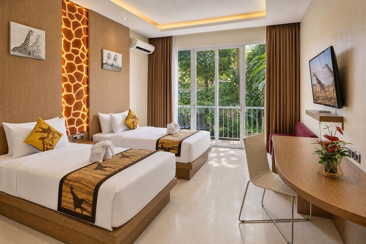 Giraffe Deluxe Twin | Premium bedding, in-room safe, desk, free WiFi