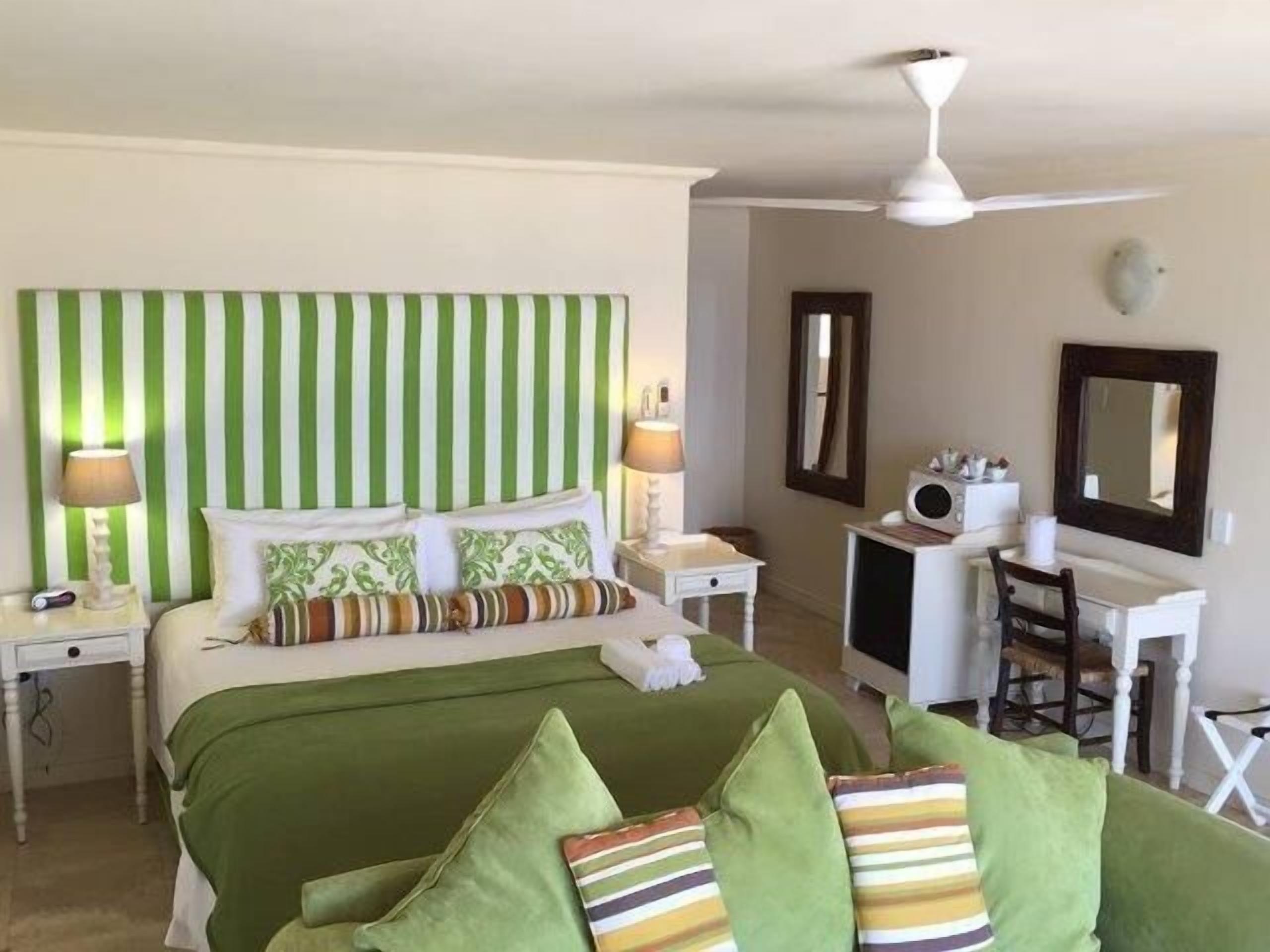 Premium bedding, in-room safe, desk, iron/ironing board