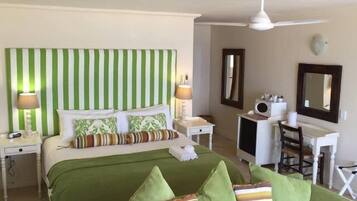 Premium bedding, in-room safe, desk, iron/ironing board