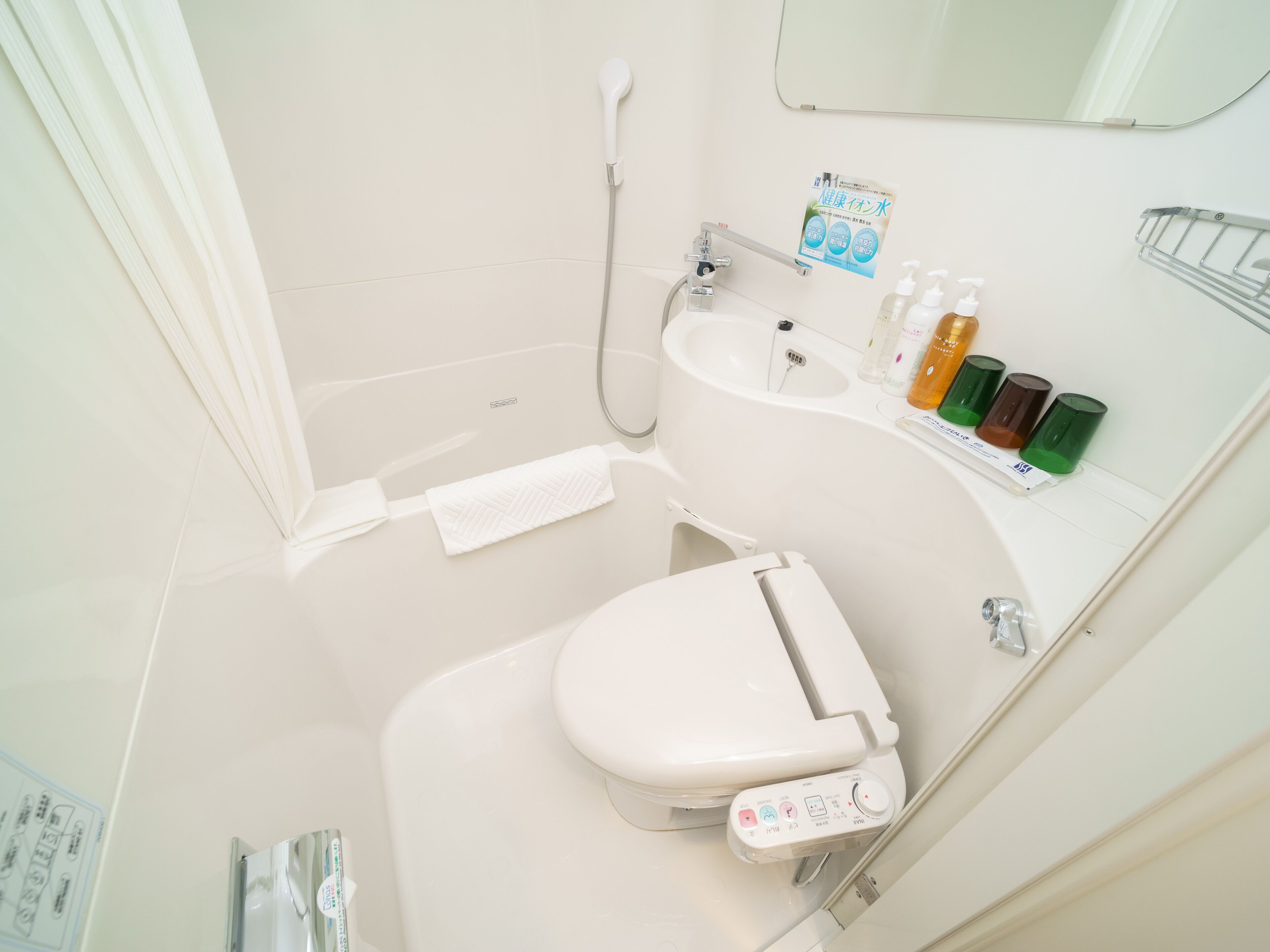combined shower/bathtub, free toiletries, hair dryer, slippers