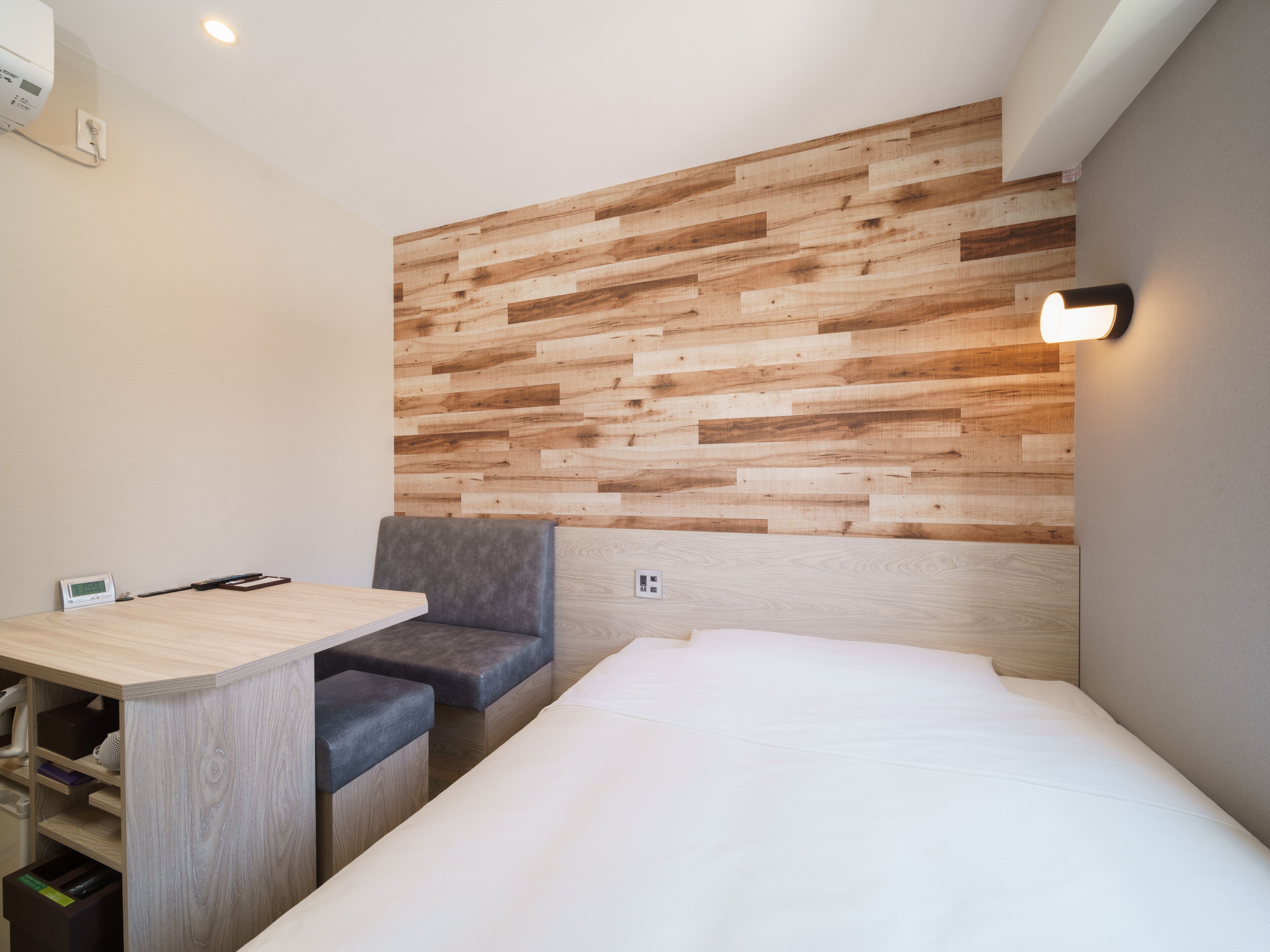 [non-smoking] extra room | desk, blackout curtains, soundproofing, free wifi