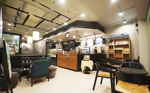 Coffee shop - Hotel Le Cadre (New Delhi)