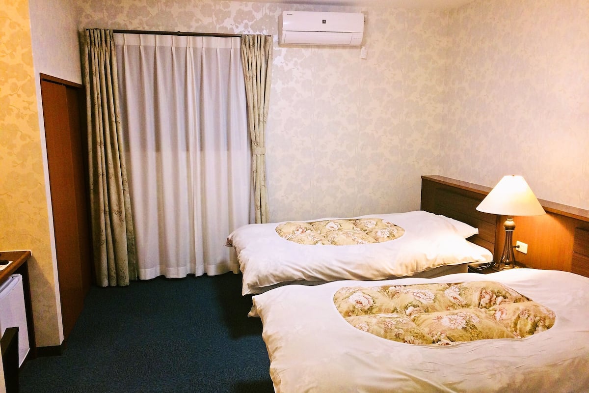 Twin Room | 1 bedroom, in-room safe, bed sheets