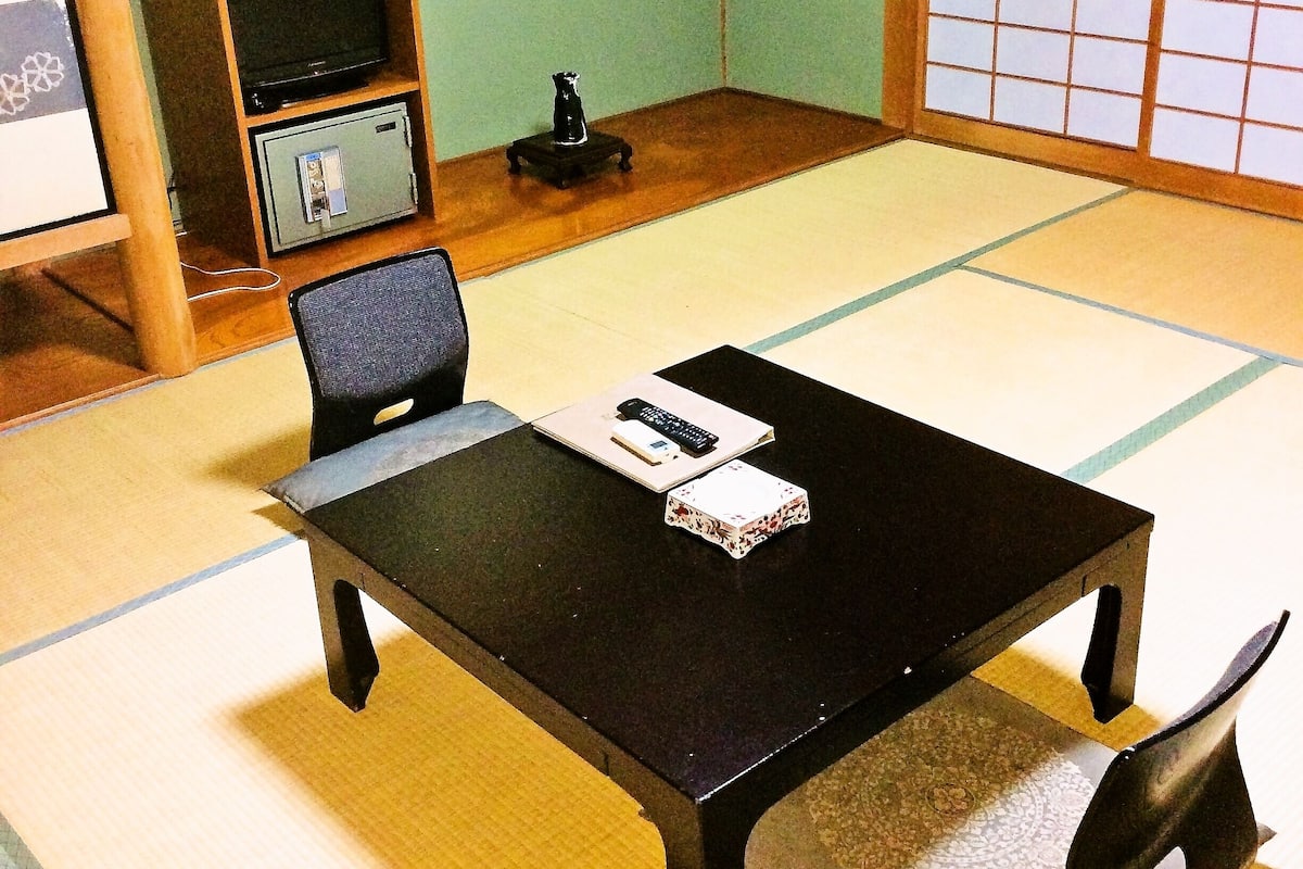 Japanese Style Room for 5 Guests with Private Toilet | 1 bedroom, in-room safe, bed sheets