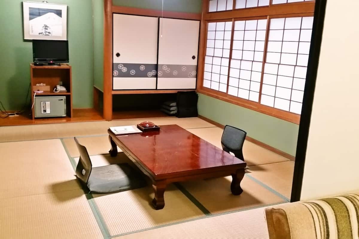 Japanese Western Style Twin Room with Private Toilet | 1 bedroom, in-room safe, bed sheets