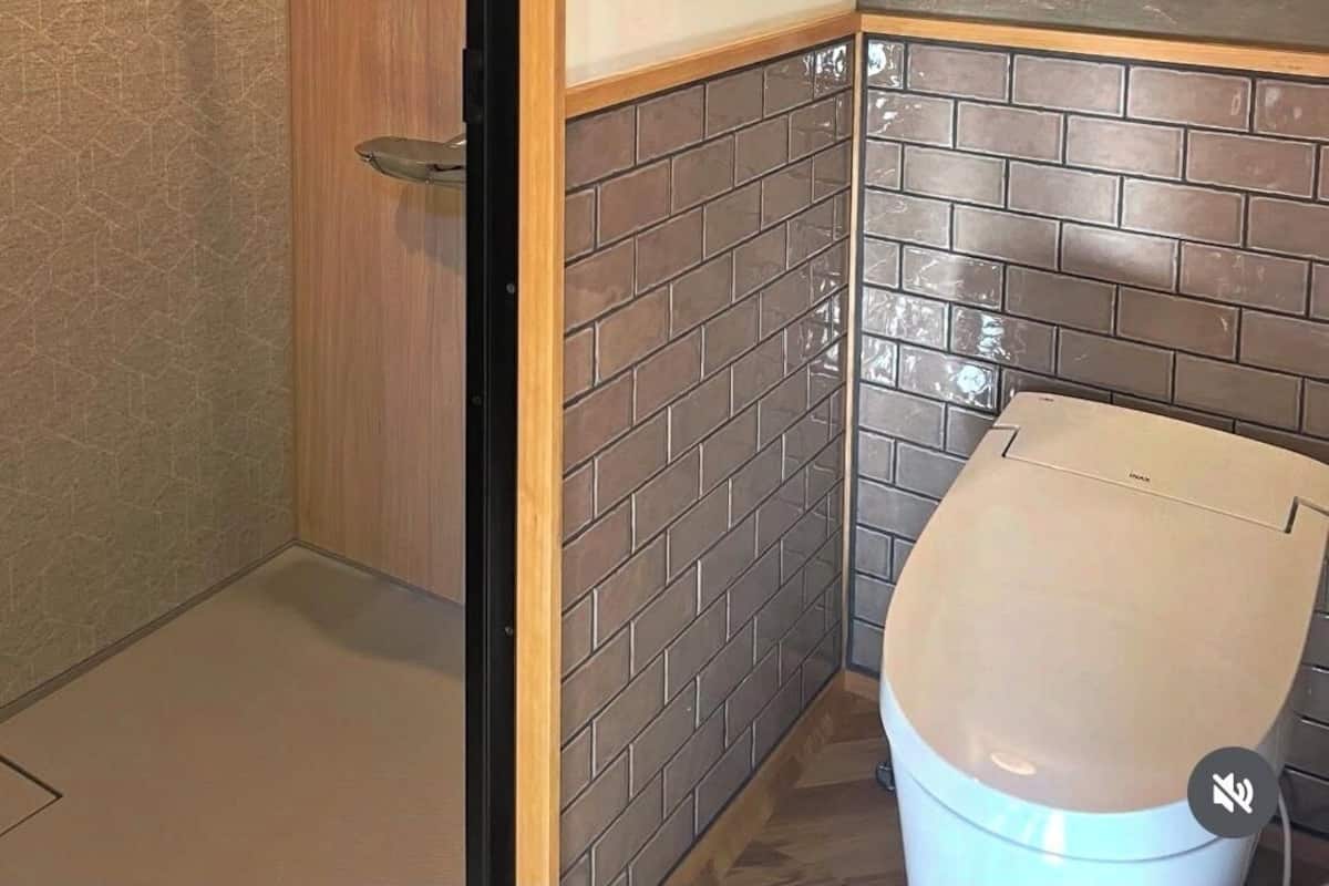 201 5bedrooms with Private shower and toilet (3beds+2beds in a loft) (Pet not allowed), Non Smoking | Bathroom