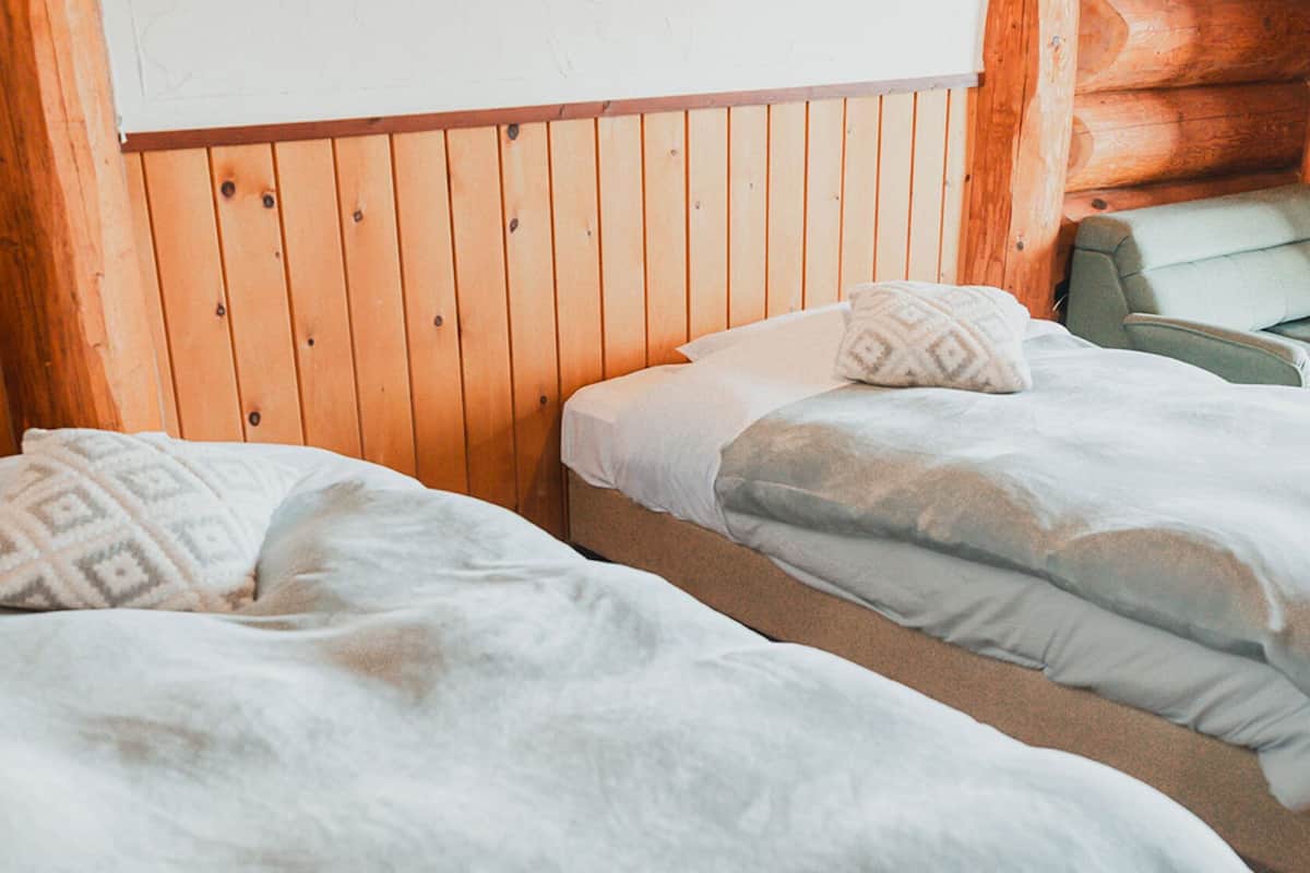 Blackout curtains, free WiFi, bed sheets