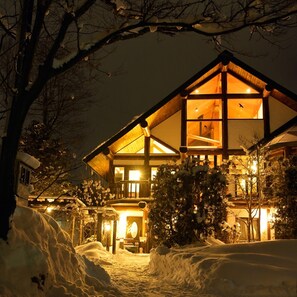 Log Meteor 7 Bedroom House | Blackout drapes, free WiFi, bed sheets - Hakuba Pension Meteor (Hakuba)