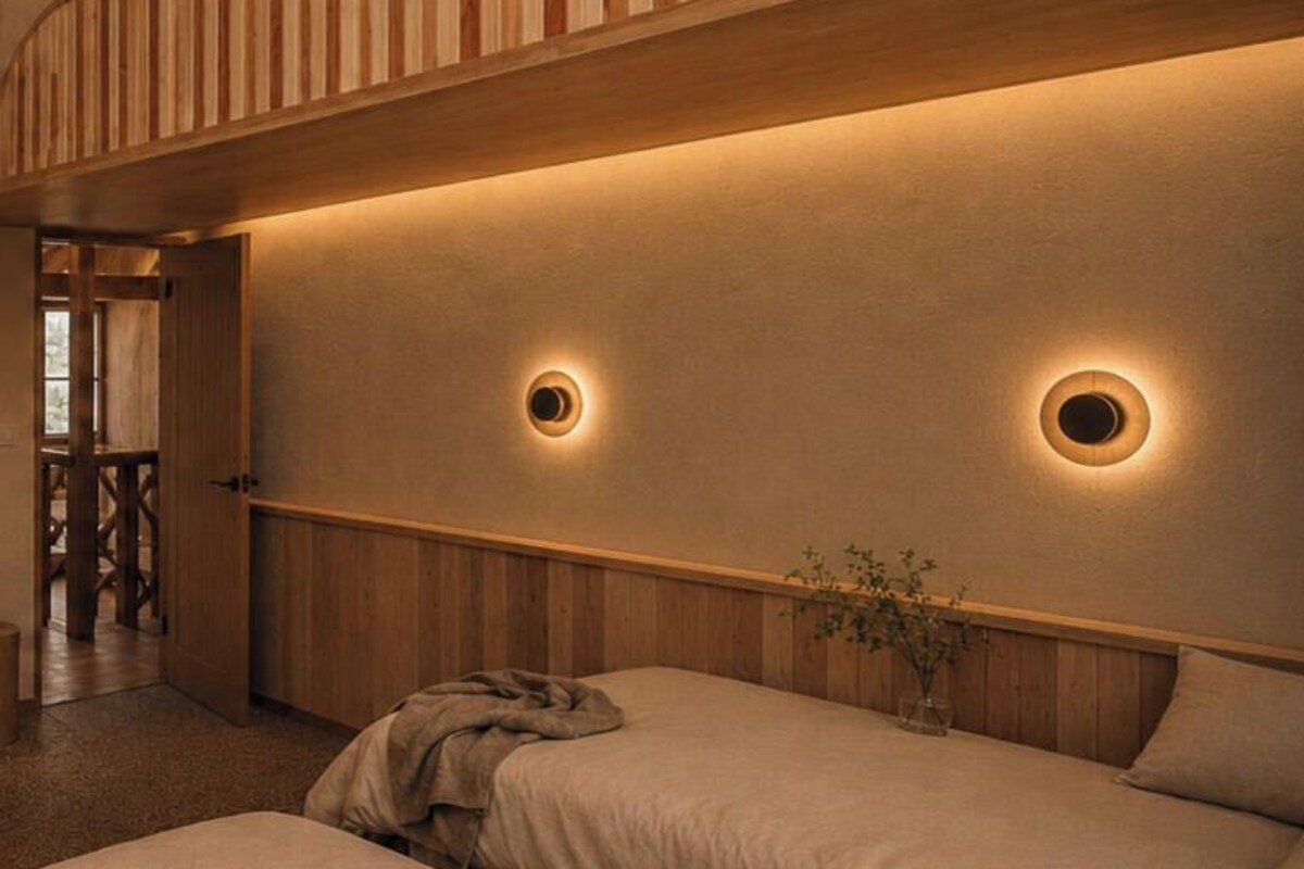 201 5bedrooms with Private shower and toilet (3beds+2beds in a loft) (Pet not allowed), Non Smoking | Blackout drapes, WiFi (free), bed sheets