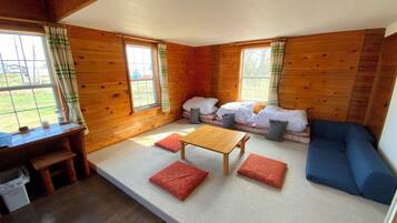 Family Cabin | Desk, free WiFi, bed sheets