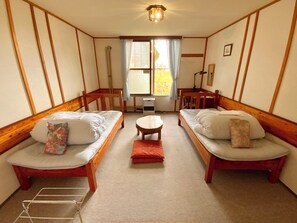 Basic Twin Room | Desk, free WiFi, bed sheets
