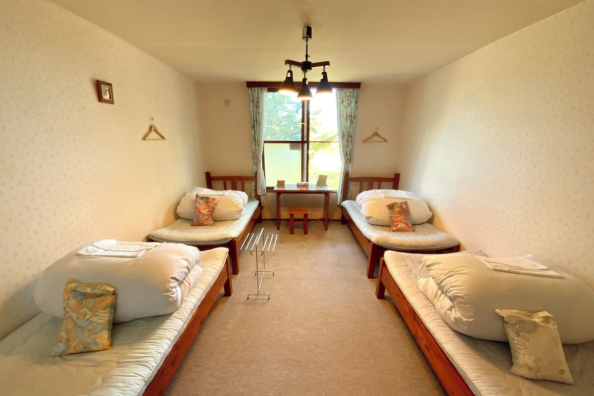 Basic Quadruple Room | Desk, WiFi (free), bed sheets