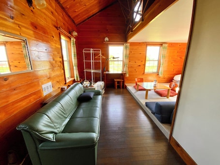 Family Cabin | Desk, free WiFi, bed sheets
