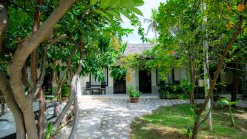 Deluxe Quadruple Room | Minibar, in-room safe, desk, free WiFi