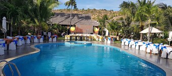 Sun & Sands Beach Hotel