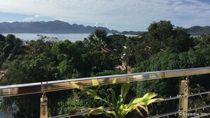 A balcony with a view of a mountainous landscape and a body of water. - Micasa Lodge Palawan (Coron)