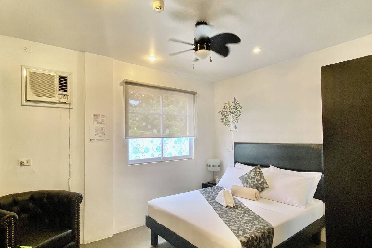 In-room safe, desk, blackout drapes, WiFi (free)