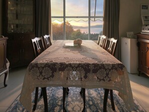 Breakfast area - Waterview Gardens B&B (Margate)
