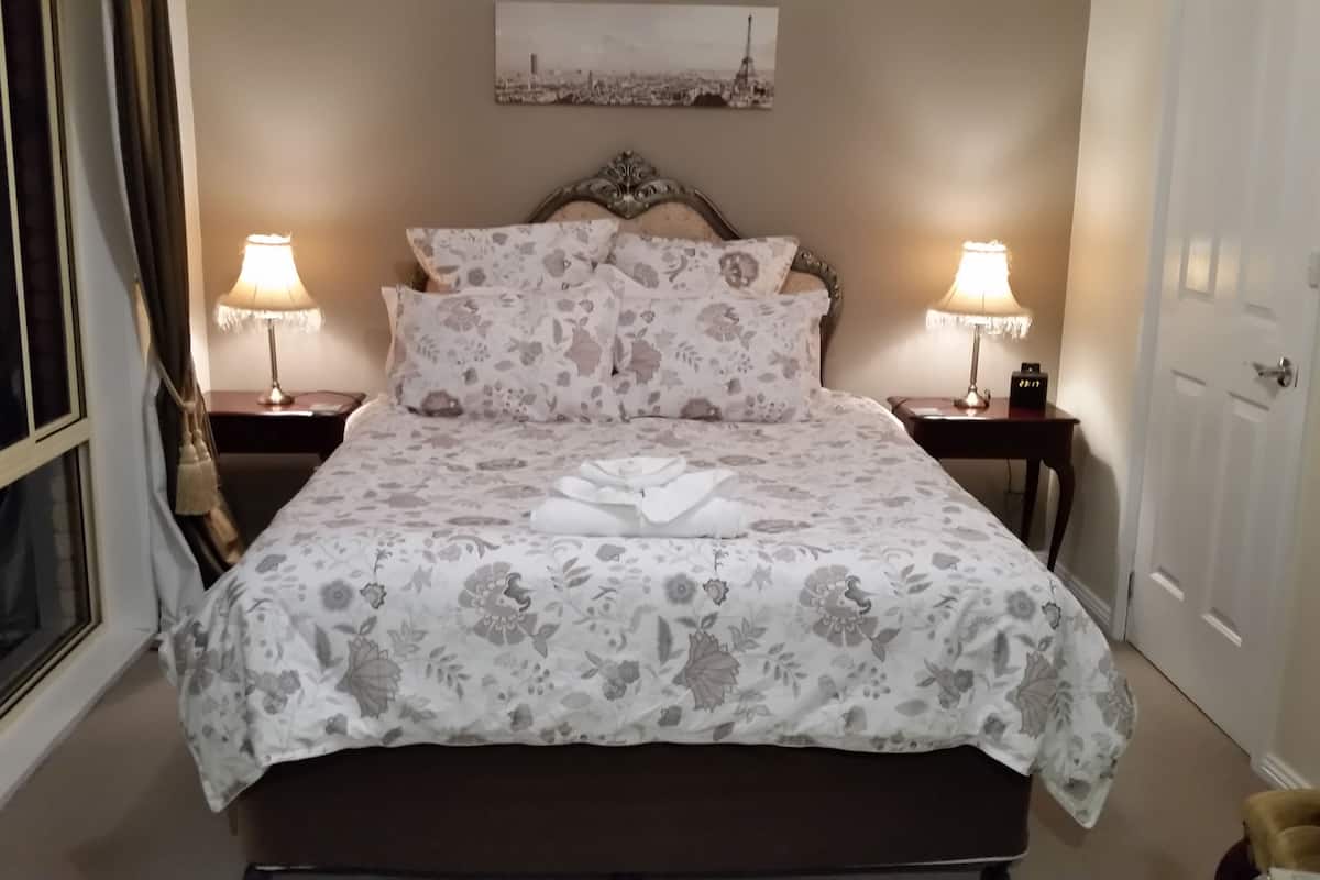 Habitación doble estándar, vista a la bahía | Ropa de cama de alta calidad y decoración personalizada