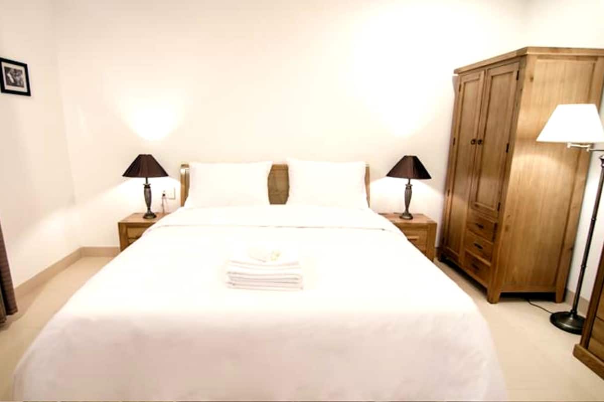 Quarto superior, 1 quarto | Frigobar, cofres nos quartos, escrivaninha, quartos à prova de som