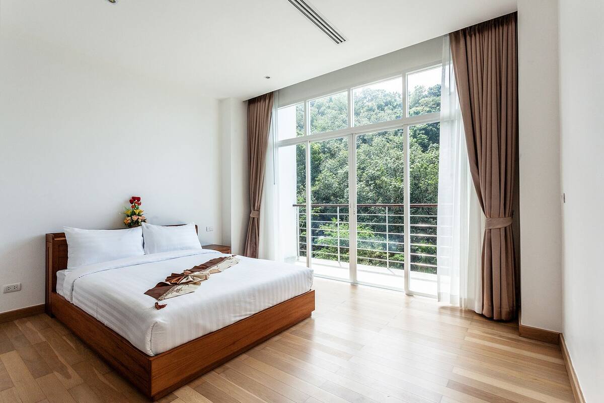 In-room safe, desk, blackout curtains, free cots/infant beds