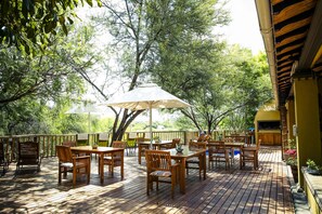 Sundeck - Riverside Lodge (Oudtshoorn)