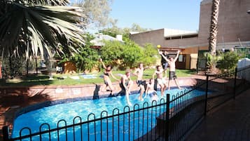 Kolam renang outdoor