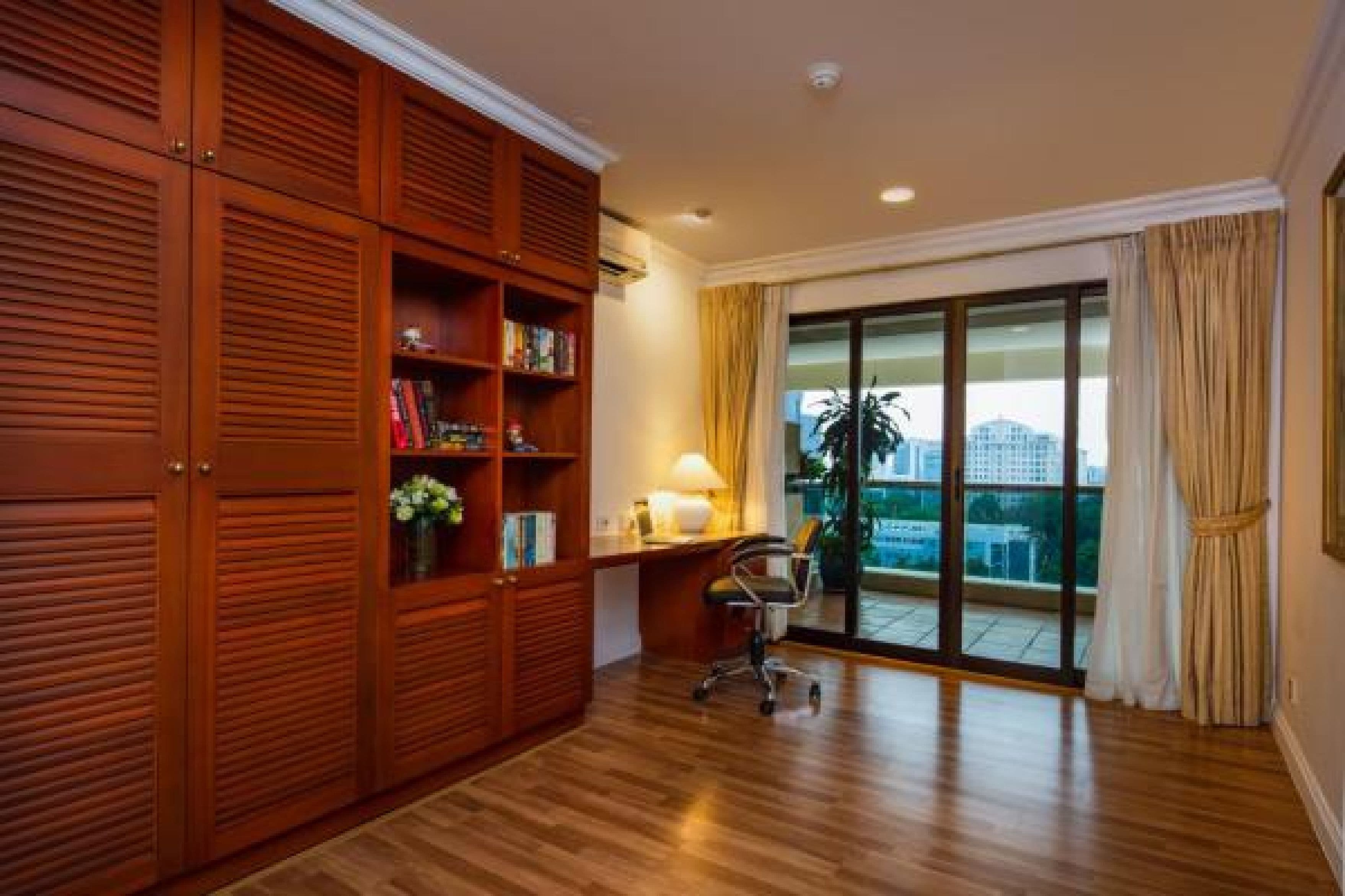 penthouse | living area | 32-inch lcd tv with satellite channels, tv