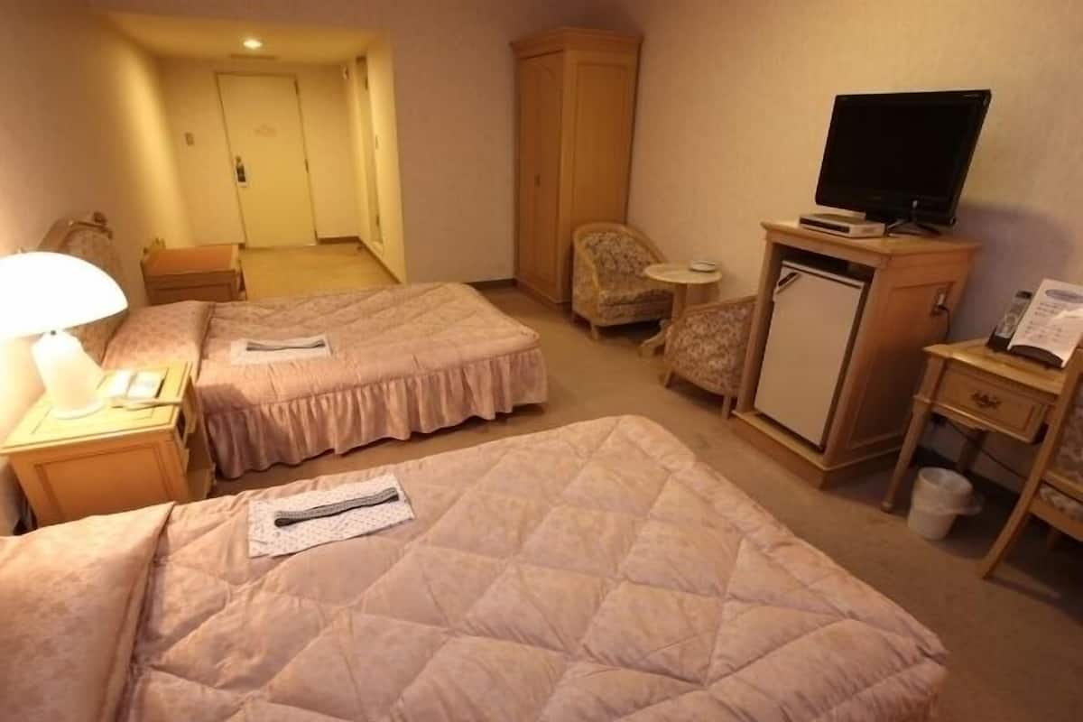 熨斗/熨衫板、嬰兒床 (收費)、免費 Wi-Fi、床單